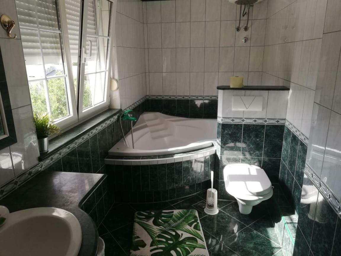 Pacho Lägenhet Baška Voda Exteriör bild